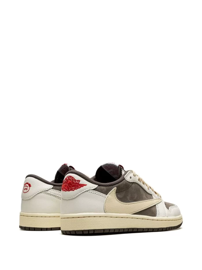 ⁦x Travis Scott Air Jordan 1 Low OG sneakers⁩ - الصورة ⁦3⁩