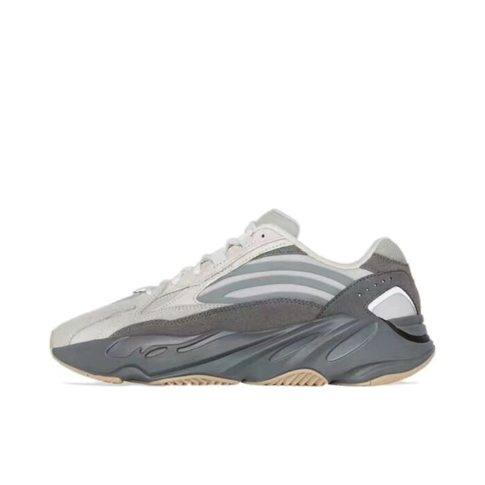WhatsApp Image 2023-09-27 at 7.27.20 PM Yeezy Boost 700 - الصورة 1