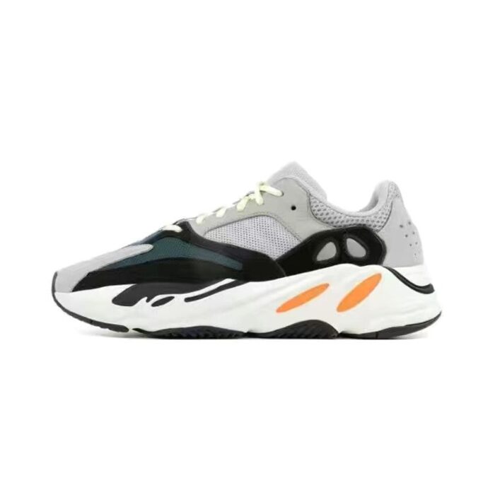 WhatsApp Image 2023-09-27 at 7.27.21 PM (1) Yeezy Boost 700 - الصورة 1