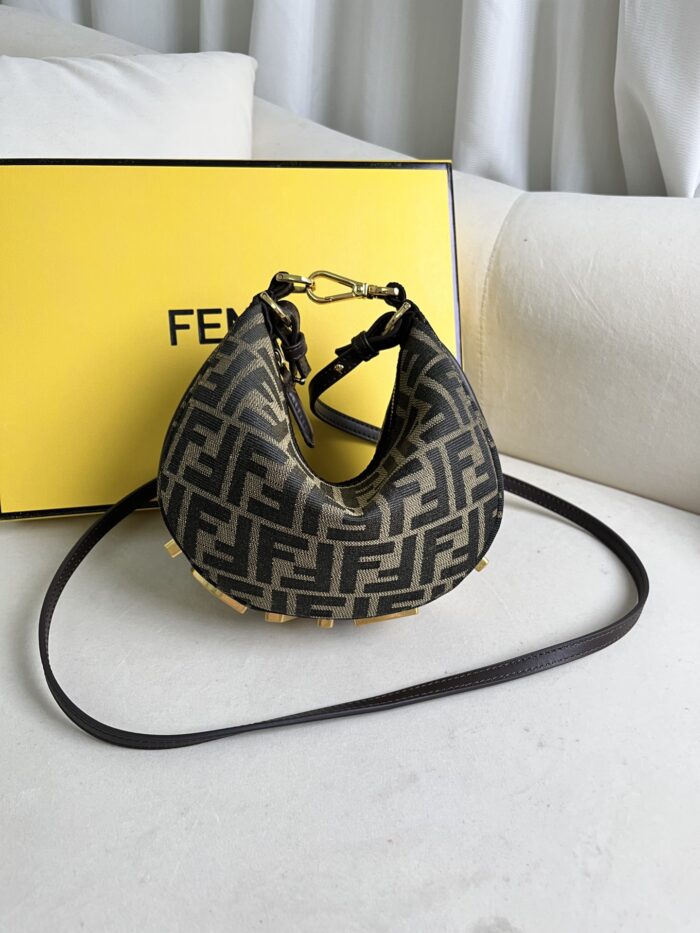 ⁦شنطة فندي FENDI⁩ - الصورة ⁦4⁩
