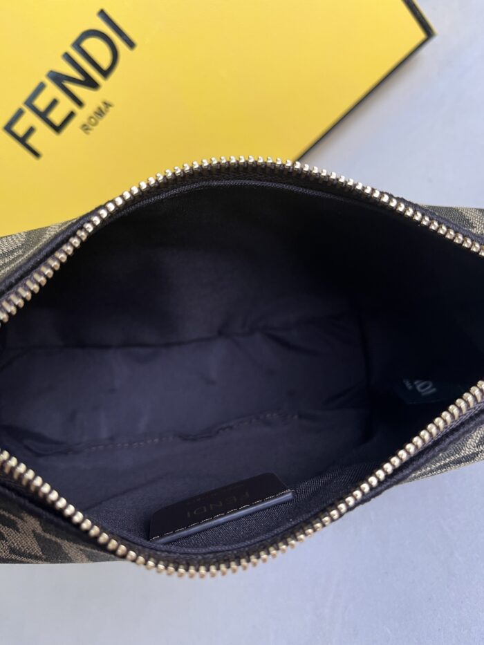 ⁦شنطة فندي FENDI⁩ - الصورة ⁦2⁩