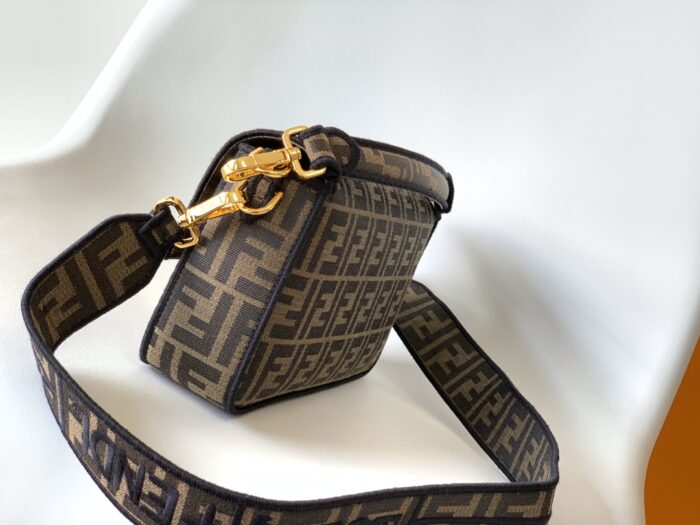 ⁦شنطة فندي FENDI⁩ - الصورة ⁦3⁩