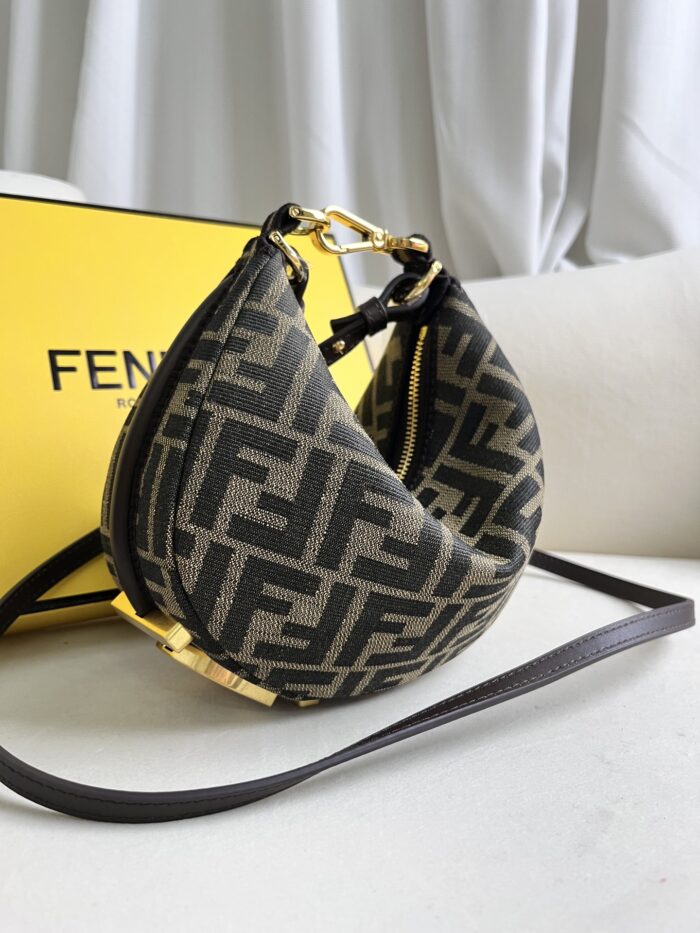⁦شنطة فندي FENDI⁩ - الصورة ⁦3⁩