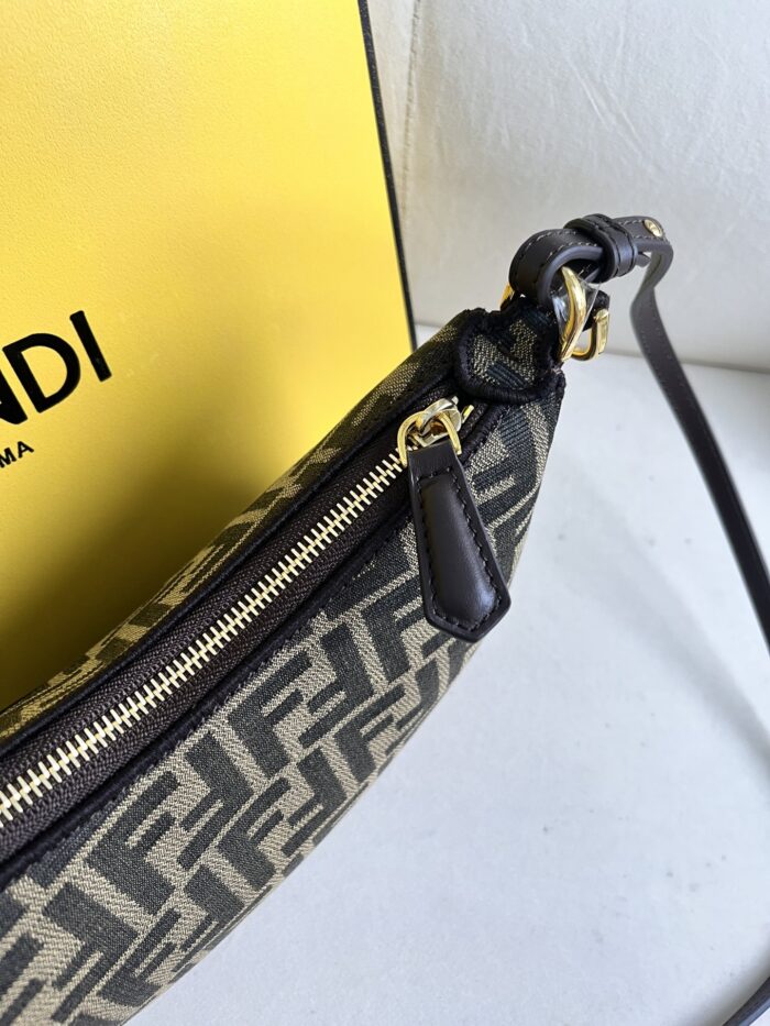 ⁦شنطة فندي FENDI⁩ - الصورة ⁦7⁩