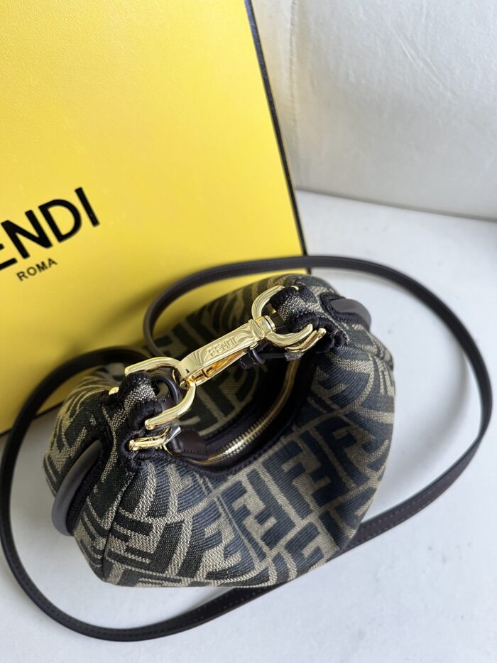 ⁦شنطة فندي FENDI⁩ - الصورة ⁦5⁩
