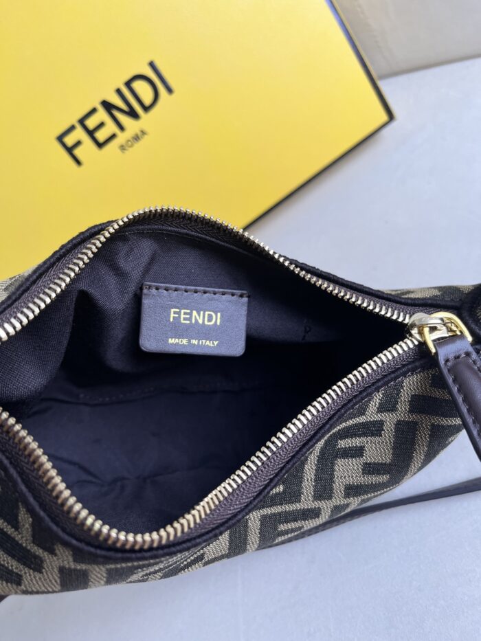 ⁦شنطة فندي FENDI⁩ - الصورة ⁦8⁩