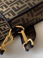 شنطة فندي FENDI - الصورة 9