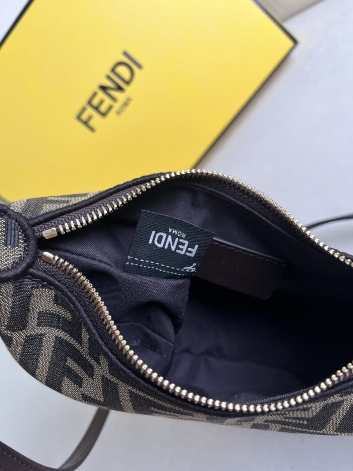 ⁦شنطة فندي FENDI⁩ - الصورة ⁦10⁩