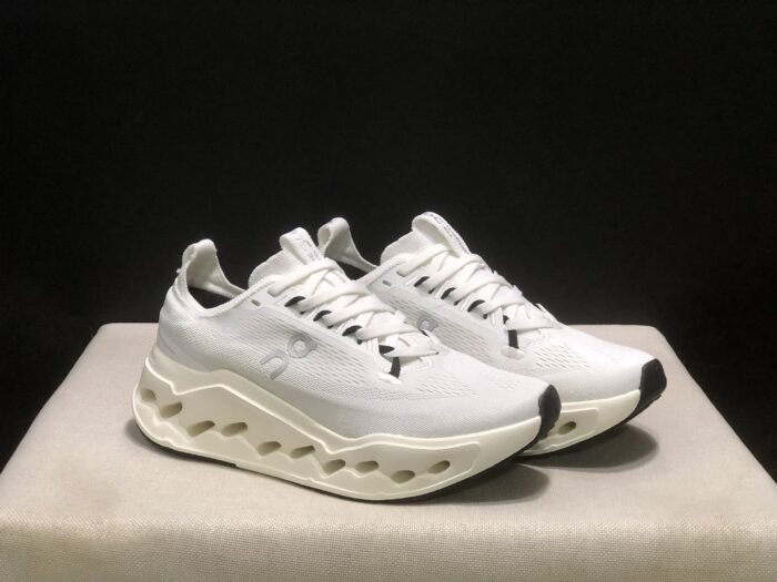 ⁦حذاء On Running اون رانينج ابيض⁩ - الصورة ⁦6⁩