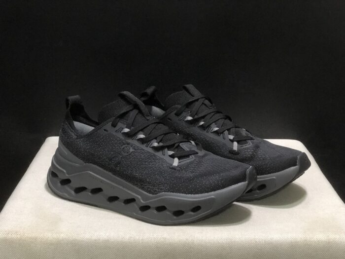 ⁦حذاء On Running اون رانينج اسود⁩ - الصورة ⁦5⁩