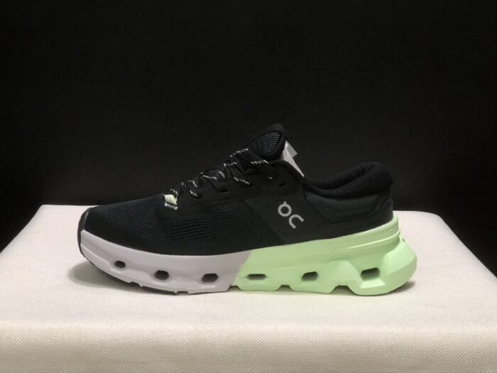 ⁦حذاء On Running اون رانينج اسود اخضر⁩ - الصورة ⁦4⁩