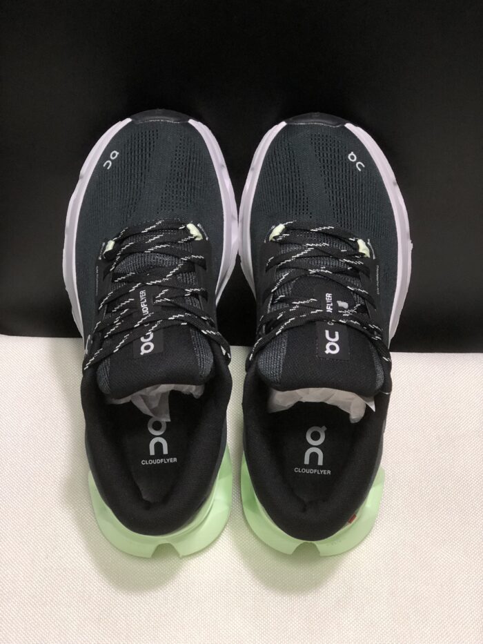 ⁦حذاء On Running اون رانينج اسود اخضر⁩ - الصورة ⁦2⁩