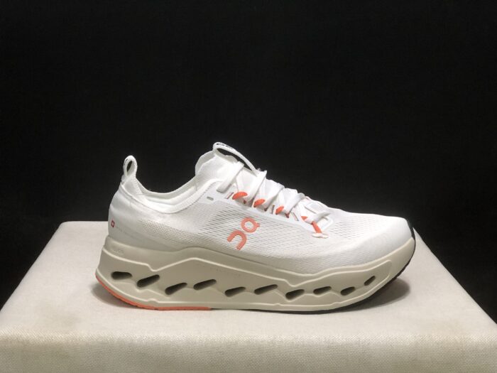 ⁦حذاء On Running اون رانينج ابيض برتقالي⁩ - الصورة ⁦4⁩