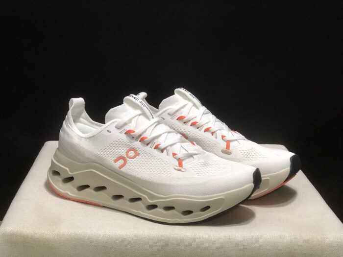 ⁦حذاء On Running اون رانينج ابيض برتقالي⁩ - الصورة ⁦3⁩