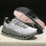 حذاء On Running اون رانينج فضي