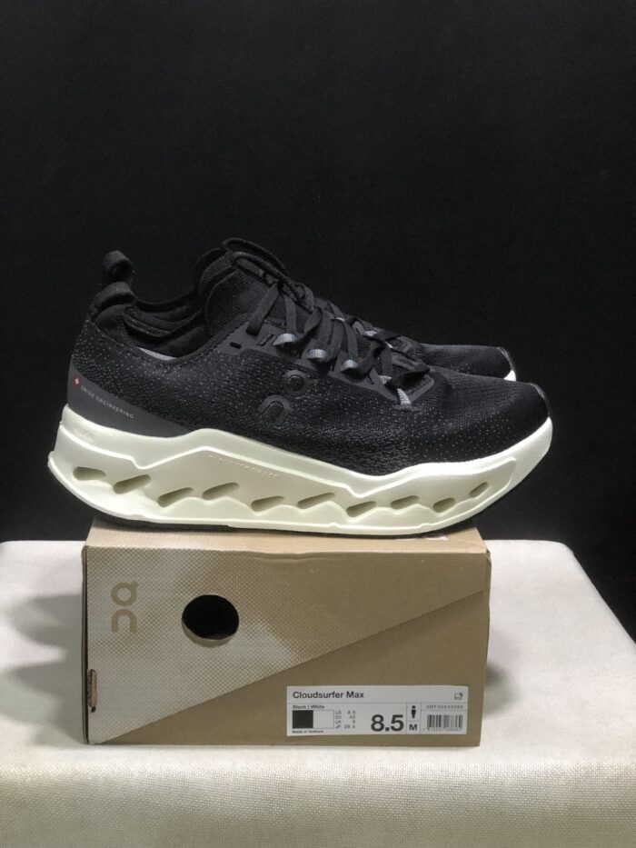 ⁦حذاء On Running اون رانينج اسود⁩ - الصورة ⁦5⁩