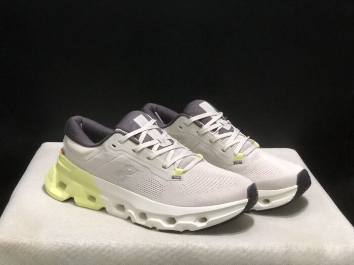 ⁦حذاء On Running اون رانينج رصاصي فسفوري⁩ - الصورة ⁦2⁩