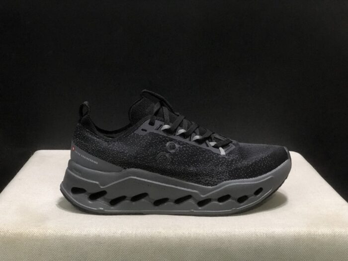 ⁦حذاء On Running اون رانينج اسود⁩ - الصورة ⁦3⁩