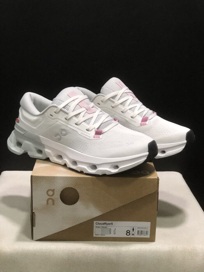 ⁦حذاء On Running اون رانينج ابيض وردي⁩ - الصورة ⁦4⁩