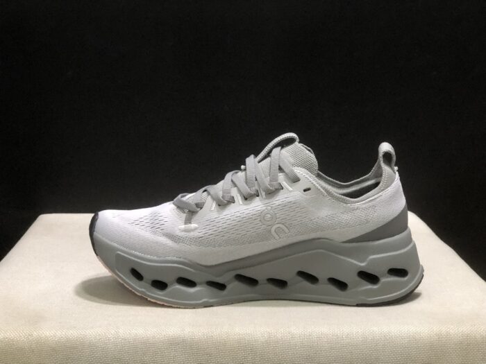 ⁦حذاء On Running اون رانينج فضي⁩ - الصورة ⁦6⁩