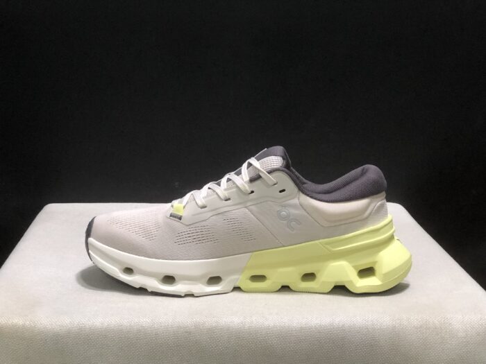 ⁦حذاء On Running اون رانينج رصاصي فسفوري⁩ - الصورة ⁦3⁩