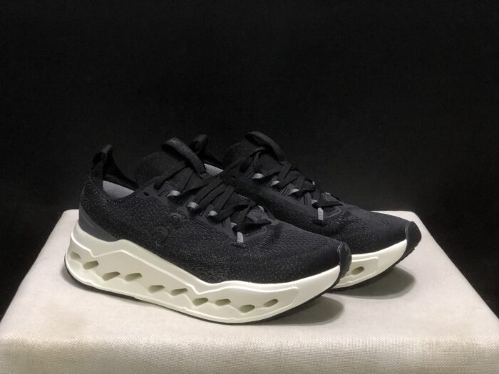 ⁦حذاء On Running اون رانينج اسود⁩ - الصورة ⁦3⁩