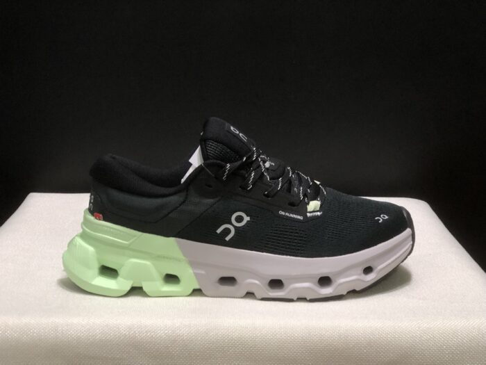⁦حذاء On Running اون رانينج اسود اخضر⁩ - الصورة ⁦7⁩