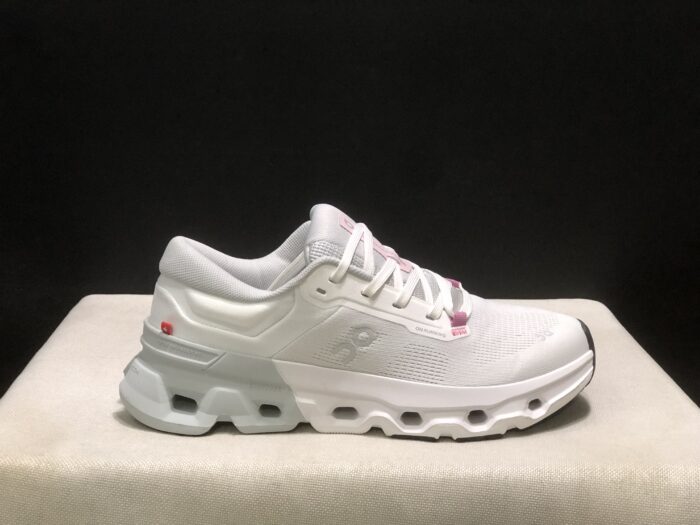 ⁦حذاء On Running اون رانينج ابيض وردي⁩ - الصورة ⁦7⁩