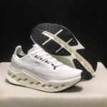 حذاء On Running اون رانينج ابيض